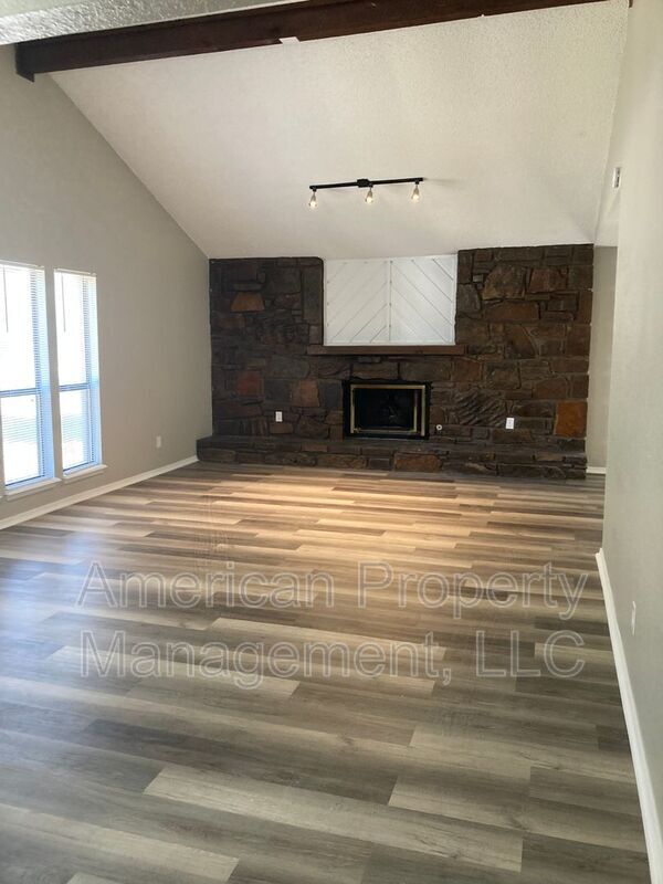Foto del edificio - 1562 E 68th St