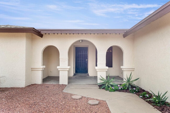 Building Photo - 7309 W Canterbury Dr