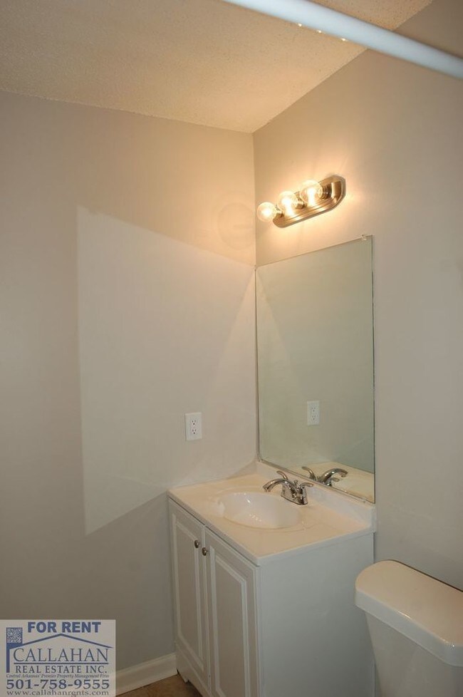 Building Photo - Little Rock 2 bedroom Duplex