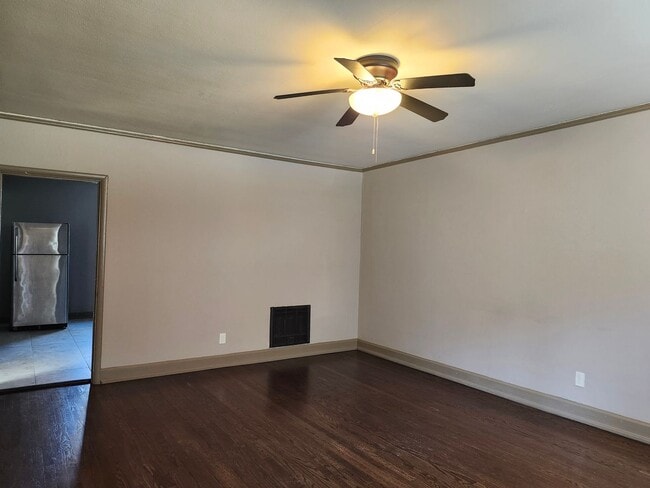 Photo - 4911 Sunnyside Ave Apartment