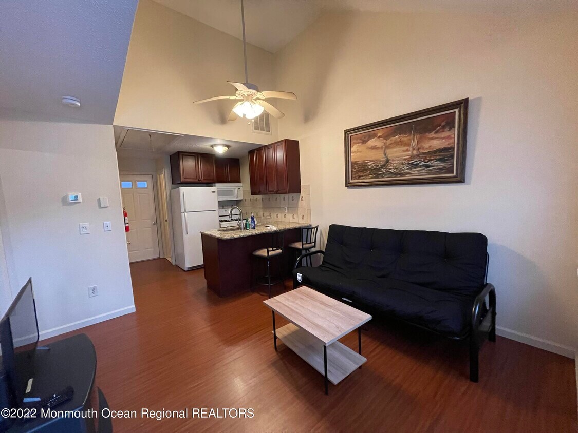 Primary Photo - 117 M St
