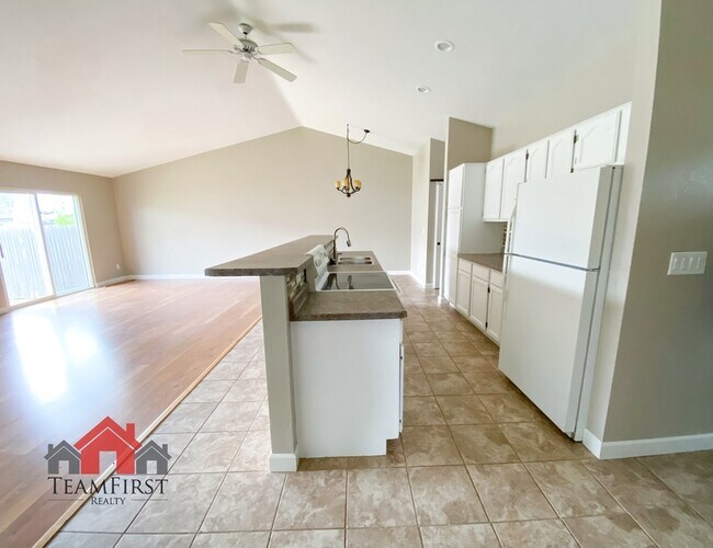 Foto del edificio - 1256 Crown Ct