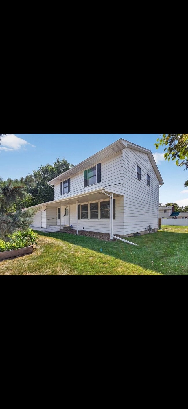 Building Photo - 1772 Eldridge Ave W
