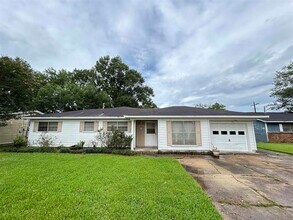 Building Photo - 270 Ferndale Ln