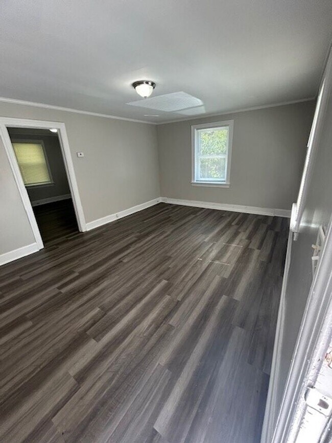 Foto del edificio - T.R. Lawing Realty Property