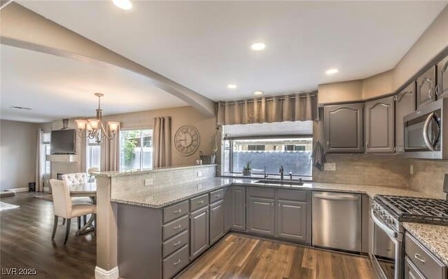 Building Photo - 2021 Paradise Peak Dr