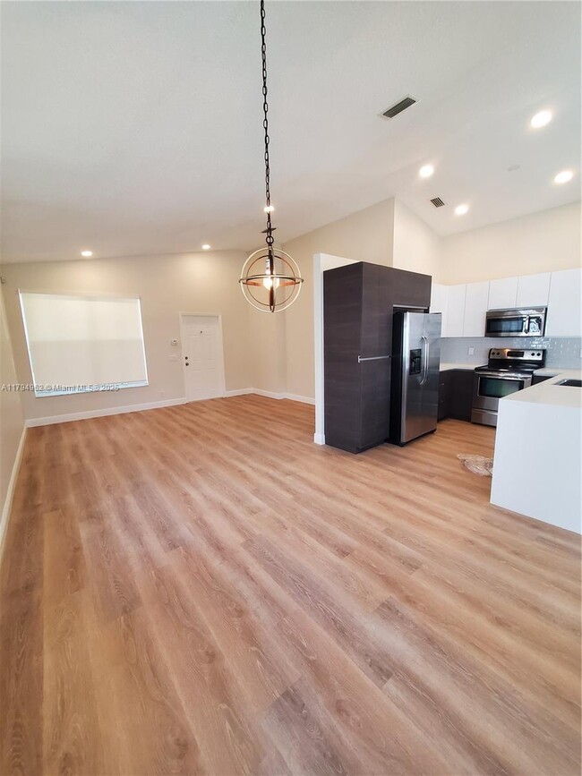 Foto del edificio - 858 Briar Ridge Rd