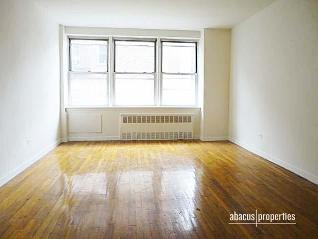 Primary Photo - 227 E 7th St