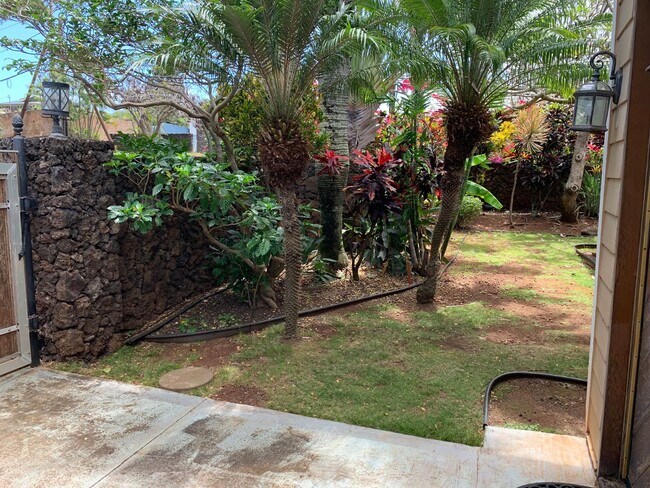 Foto del edificio - Great Kahana Home- 50 yards to the beach!