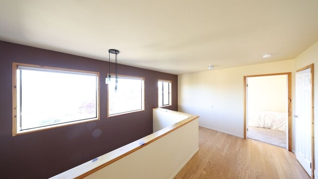 Building Photo - Incredible Views - 3 Bed 2.5 Bath - NAS Wh...