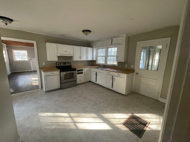 Building Photo - 405 E Peachtree St
