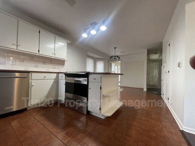 Foto del edificio - 113 Maplebrook Ct