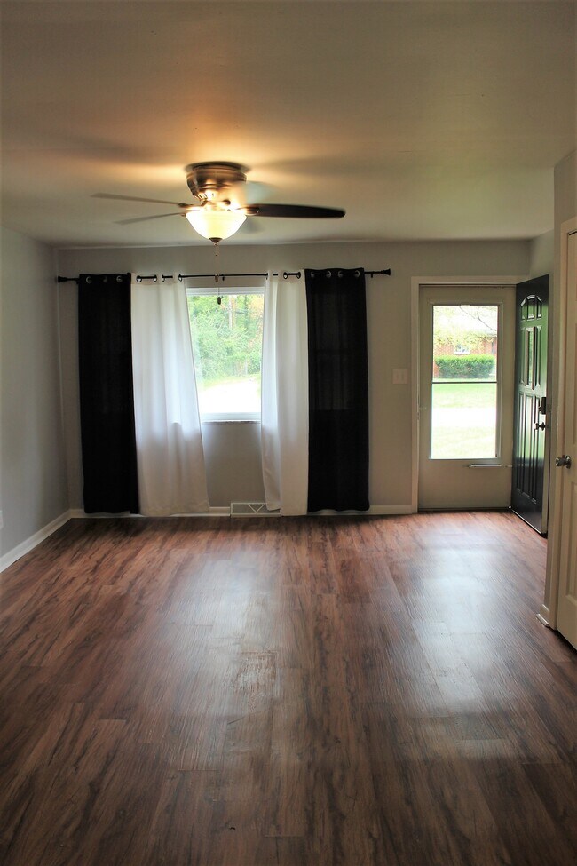 Living Room - 131 W Pinewood Dr