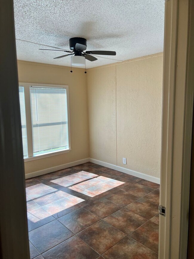 Foto del edificio - Introducing our 2 bedroom / 1 Bathroom Duplex For Rent in Beaumont, TX