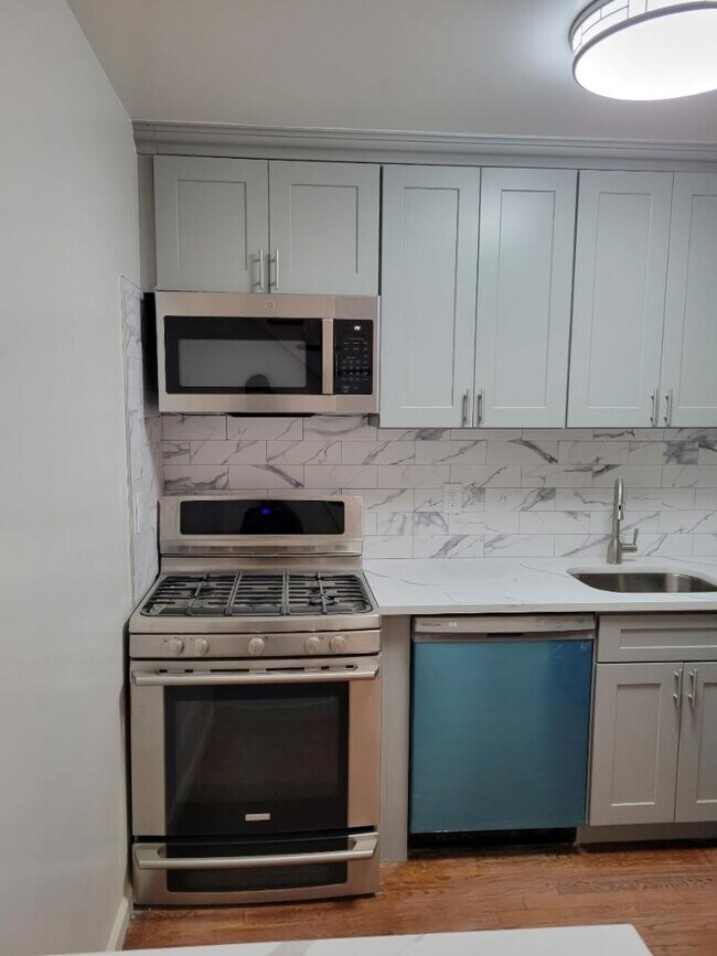 Foto del edificio - 121 Depew Ave