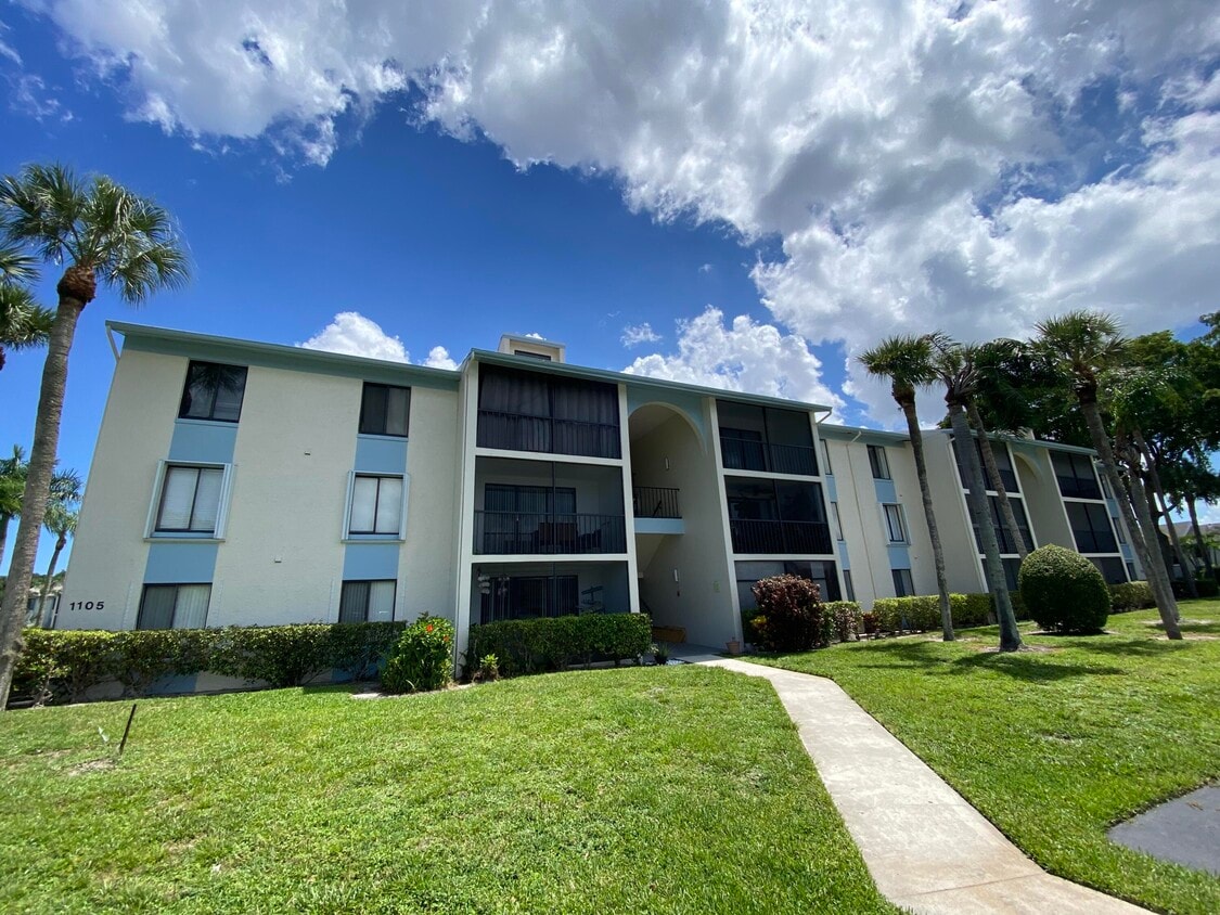 Primary Photo - 1105 Green Pine Blvd