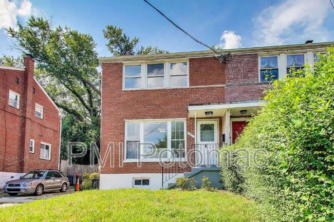 Building Photo - 3407 Floral St