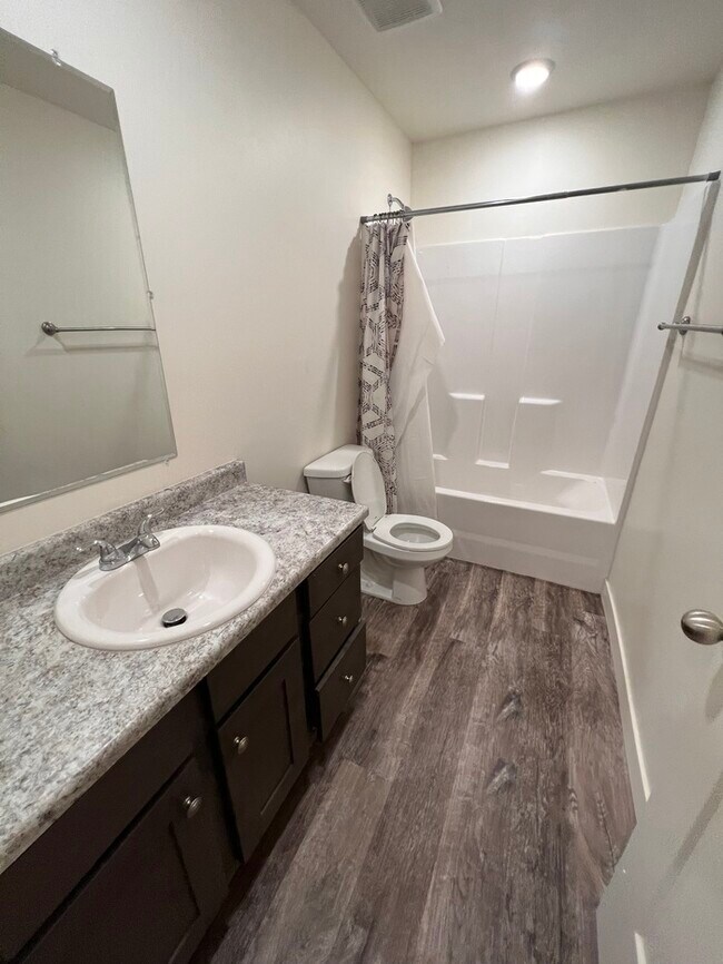 Building Photo - Lovely Townhome in Herriman