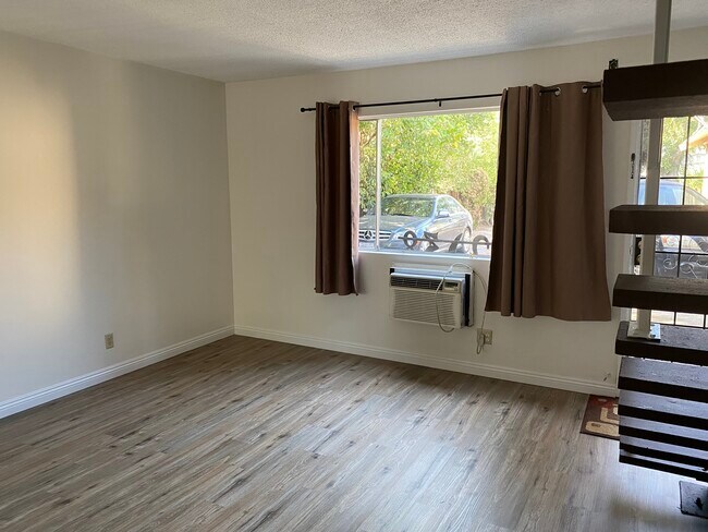 Building Photo - 2138 Yosemite Dr