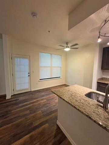 Foto del edificio - 7522 Holly Hill Dr