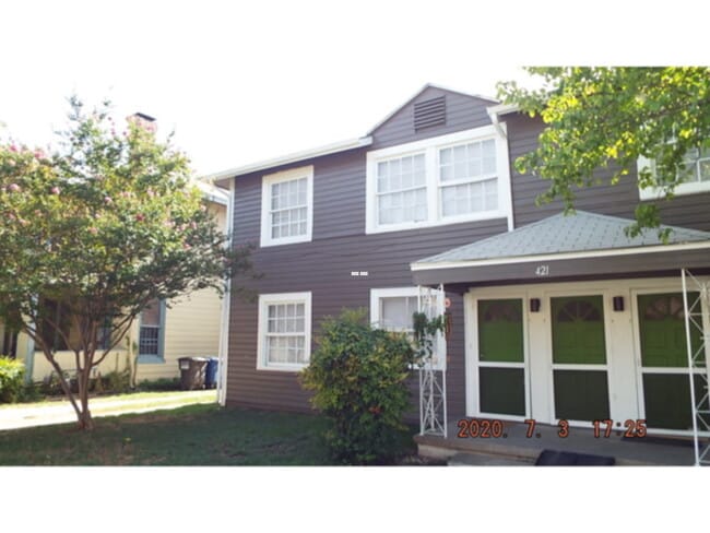 Building Photo - 421 Maverick St