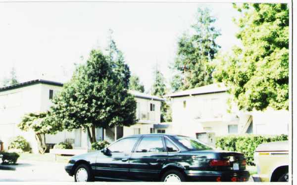 Building Photo - 961-965 Ravenscourt Ave
