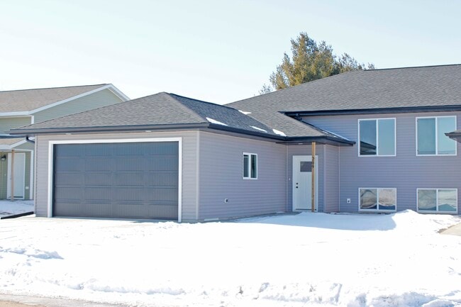 Building Photo - 209 Dogwood Ave