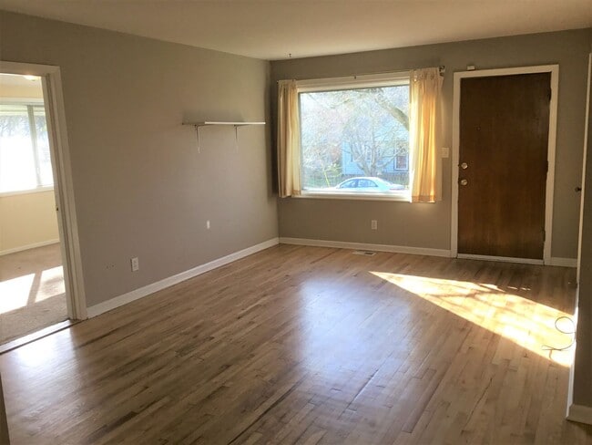 Building Photo - Move-In Ready Overlook