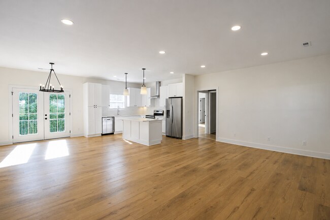 Foto del edificio - 511 Creekview Ln