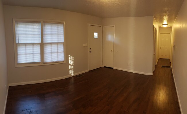 Building Photo - 901 Abbeville