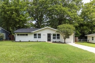 Building Photo - 3026 Brook Dr