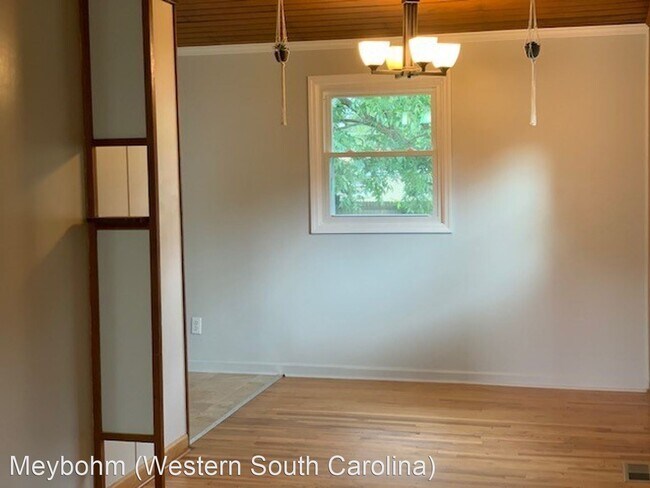 Foto del edificio - 3 br, 1.5 bath House - 723 Washington Circle