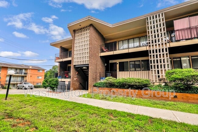 Building Photo - 3904 Stone Gate Dr