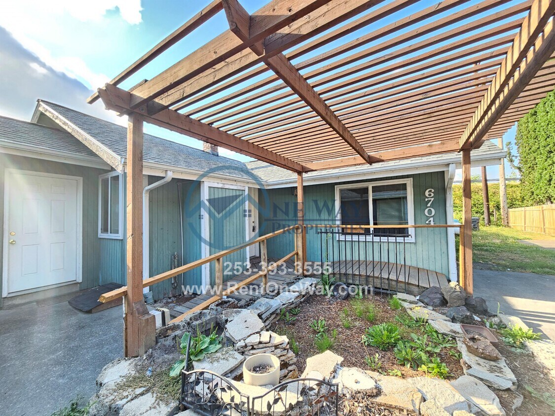 Primary Photo - 6704 111th Ave Ct E