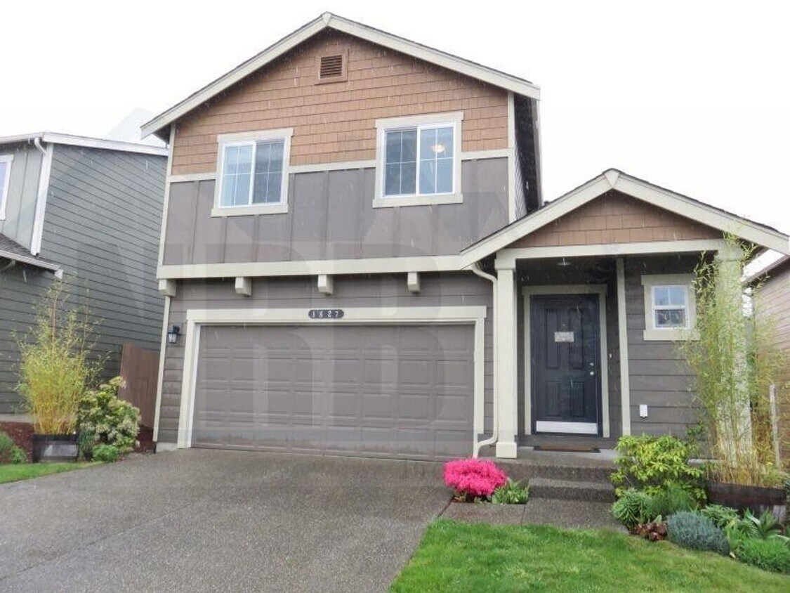 Foto principal - Beautiful 4 Bedroom Home located in a Gate...