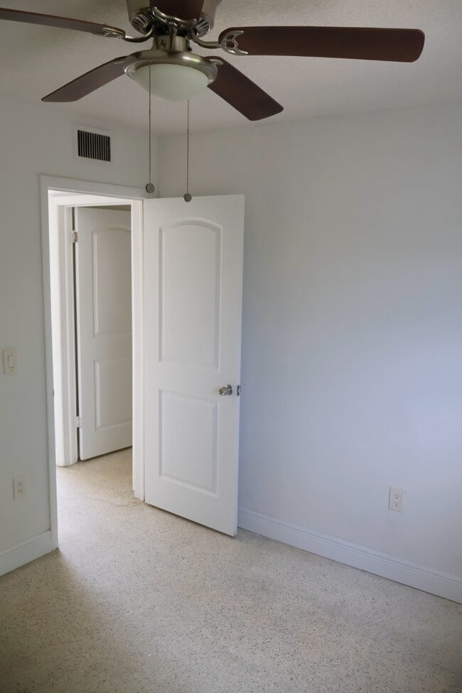 Foto del edificio - 528 SW 6th St