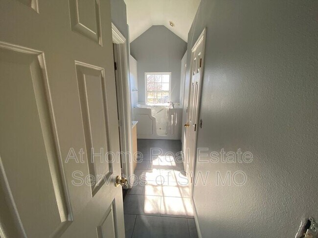 Foto del edificio - 1333 W Stone House Rd