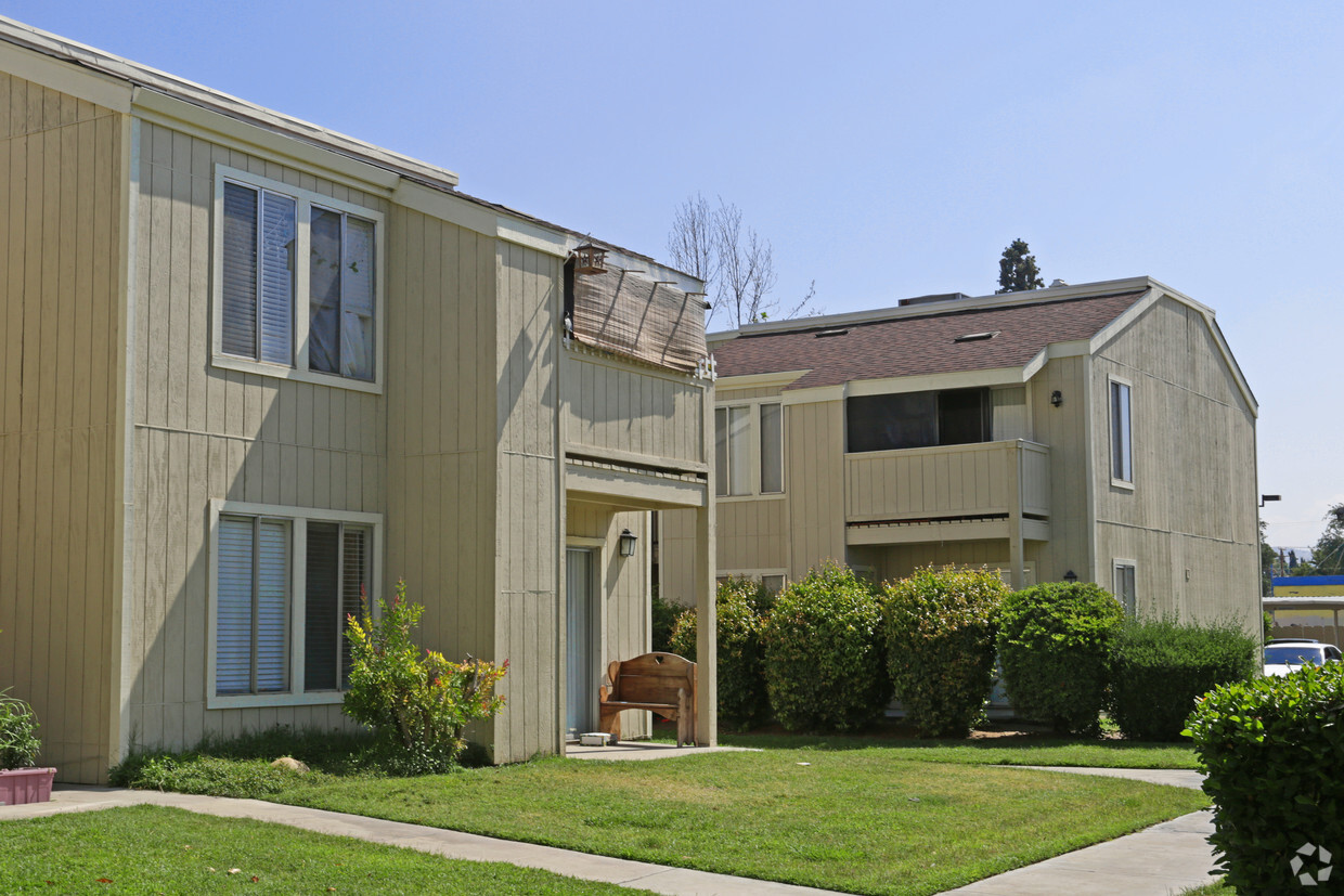 Building Photo - Foxwood Apartments