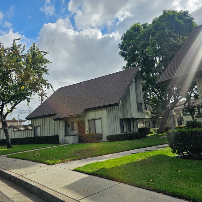 Building Photo - 9502 Karmont Ave
