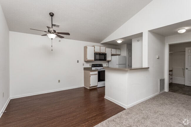 1BR, 1BA w/ Fireplace - 935 SF - Valley View Estates Apartments
