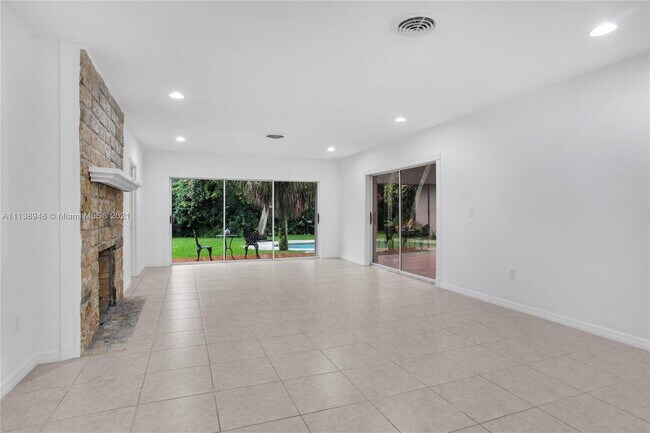 Building Photo - 15285 SW 84th Ave