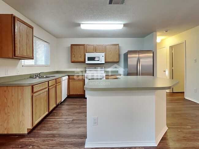 Building Photo - 761 Eagle Drive