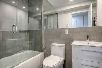 Building Photo - 10 Rosemount