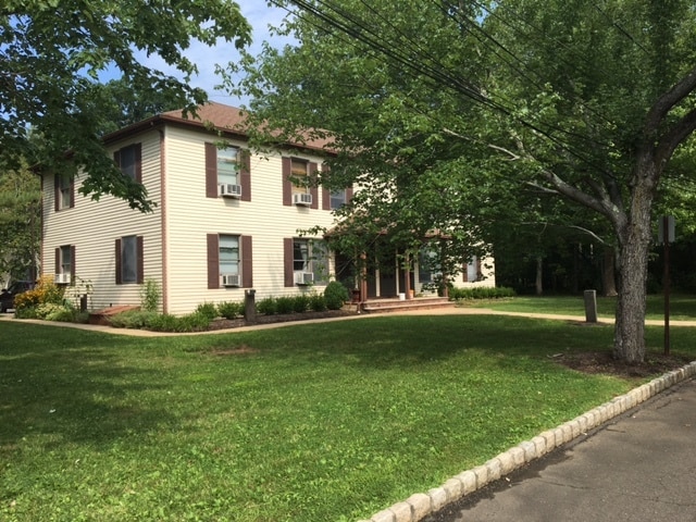 Building Photo - 384 Somerset St