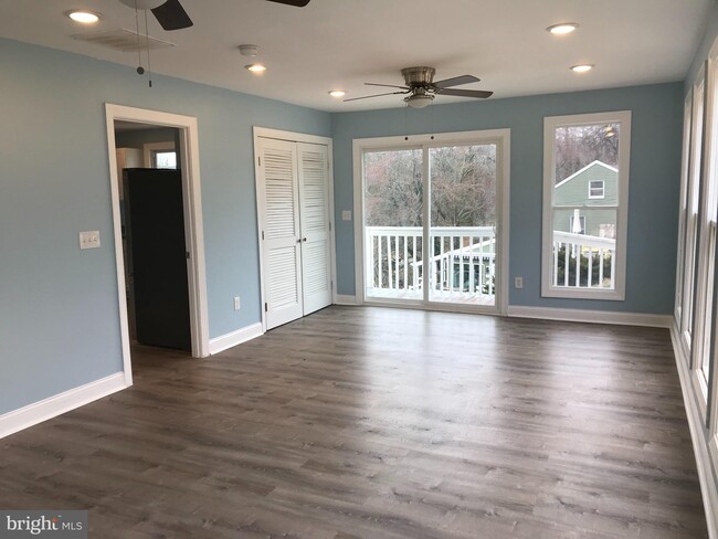 Building Photo - 819 Long Cove Rd