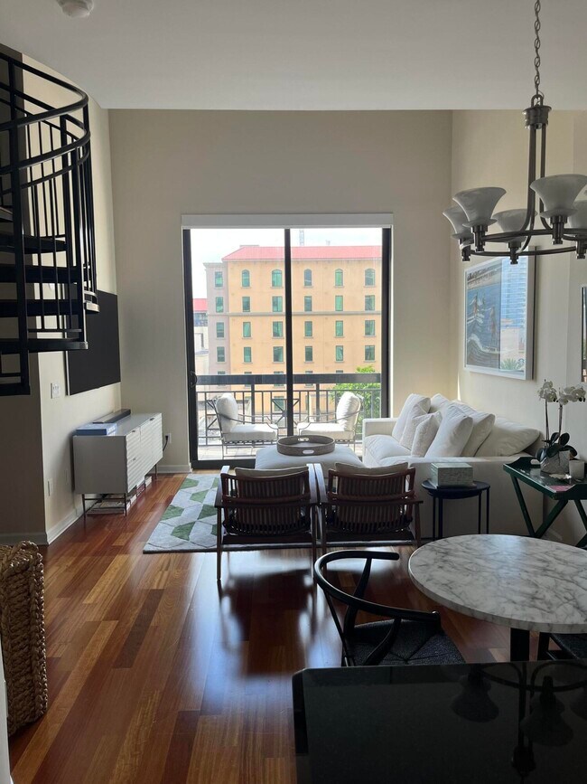 Foto del edificio - 801 S Olive Ave