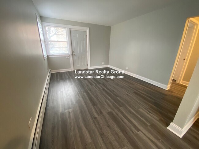Foto del edificio - 1657 Green Bay Rd