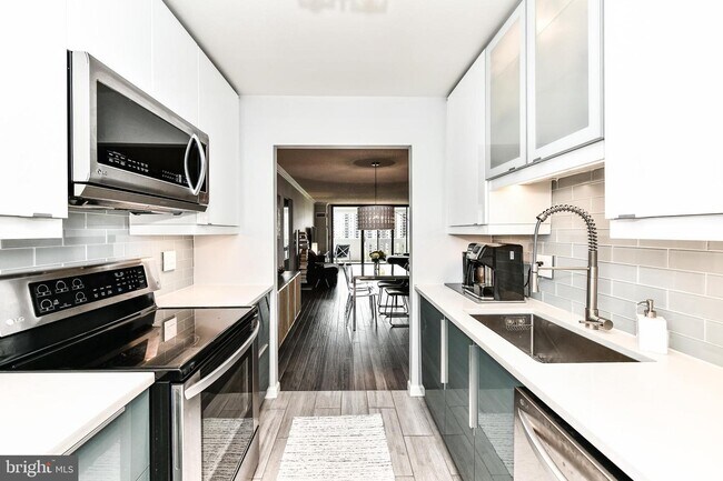 Foto del edificio - 6101 Edsall Rd