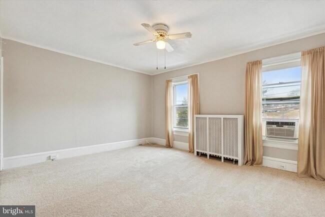 Foto del edificio - 218 Bullock Ave