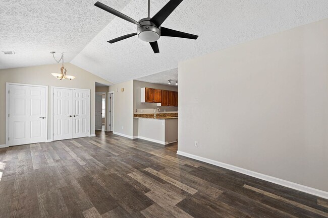 Building Photo - 2 bed/2 bath bungalow in the wonderful Bri...